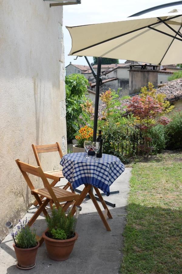 La Maison Du Tourniquet Aubeterre-sur-Dronne Exterior foto